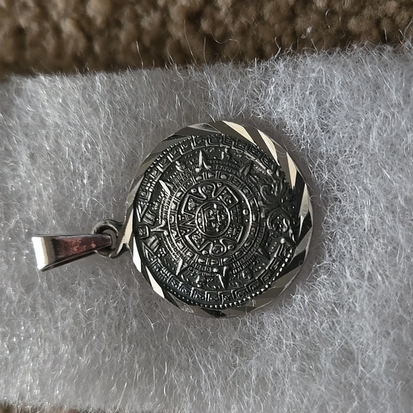 Women's Silver Ring and Pendant Set - Picture 8 of 10